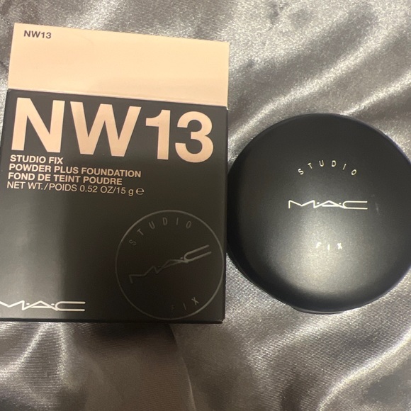 Mac Cosmetics Studio Fix Powder Plus Foundation NW13. Full size - Picture 7 of 10